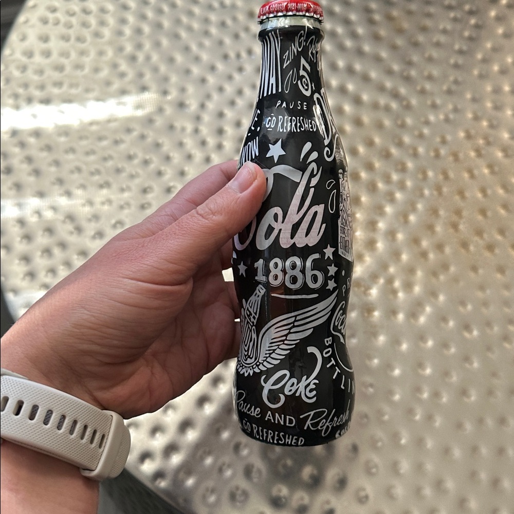 Coca-Cola Vintage Black and White Bottle pause and refresh - Picture 4 of 4